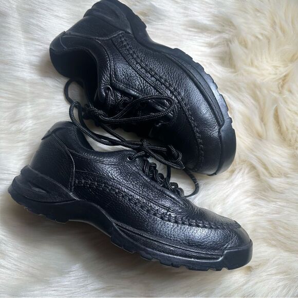 Clarks Black Sneakers Comfortable Stylish Footwear - Picture 3 of 8